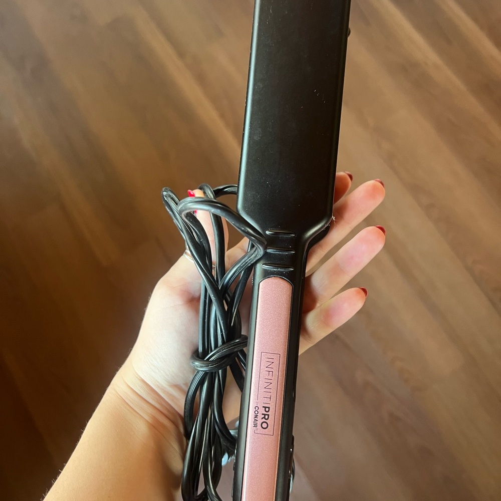 Infiniti Pro Flat Iron - Black and Pink
